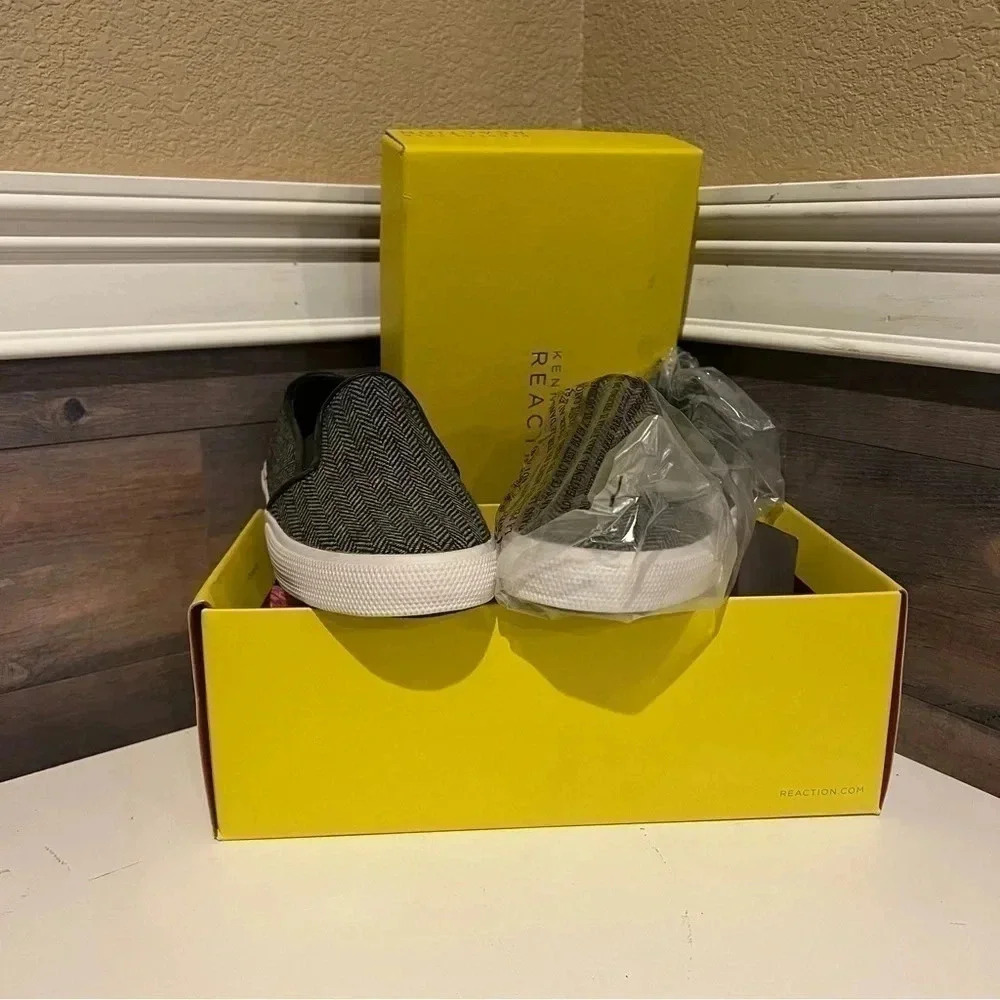 Kenneth Cole Reaction Salt-N-Pepper Grey Chevron Herringbone Slip Ons NWT 7.5 - Picture 2 of 6